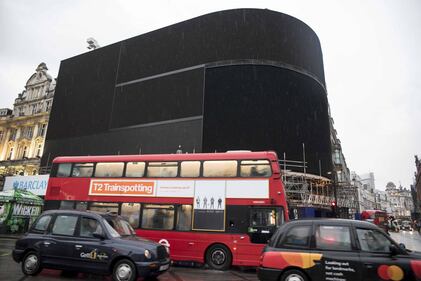 Londra, spenti per restyling i celebri schermi di Piccadilly Circus 3