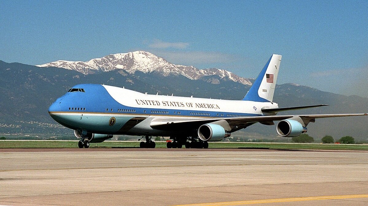 "Stop ai furti sull'Air Force One": il monito della Casa Bianca ai giornalisti