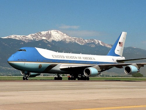 "Stop ai furti sull'Air Force One": il monito della Casa Bianca ai giornalisti