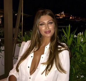 Cristina Buccino hot, il maglione è trasparente 20