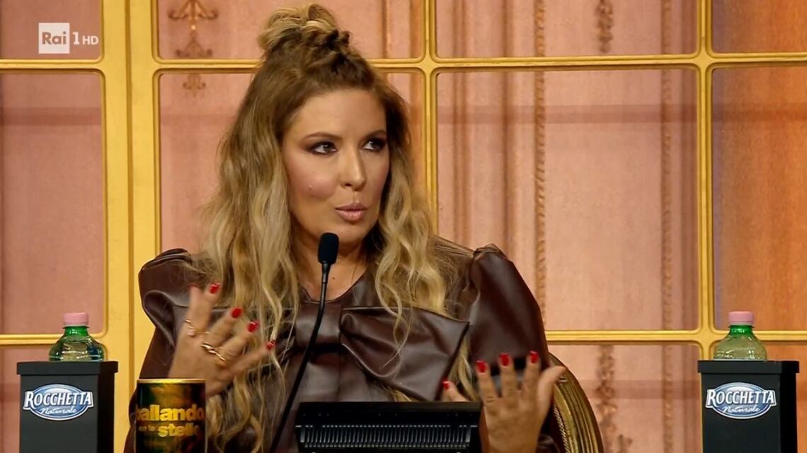 "Mi fa sorridere", "Impari a rispettarmi". È scontro tra Carolyn Smith e Lucarelli