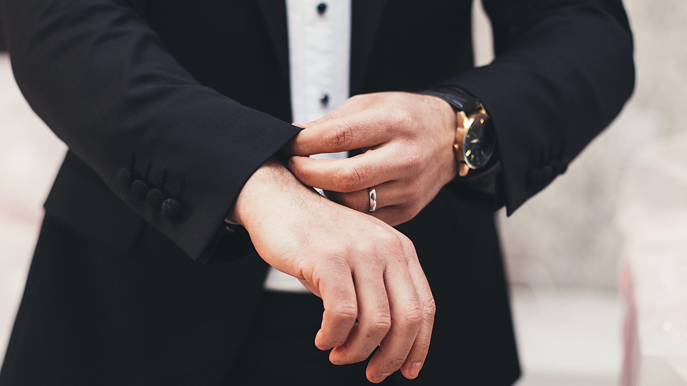 Chi ha detto che solo le donne amano i gioielli? Ecco i gioielli da regalare al tuo "lui"