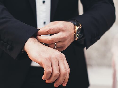 Chi ha detto che solo le donne amano i gioielli? Ecco i gioielli da regalare al tuo "lui"