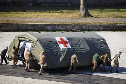 Piacenza, allestito l'ospedale da campo dell'esercito per il Covid-19 5