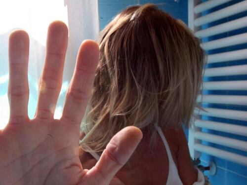 Francia, tocca e insulta donna su bus: prima condanna con nuova legge