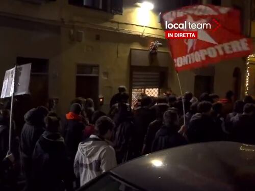 "Odio la Lega, Salvini assassino". In piazza la protesta choc dei collettivi