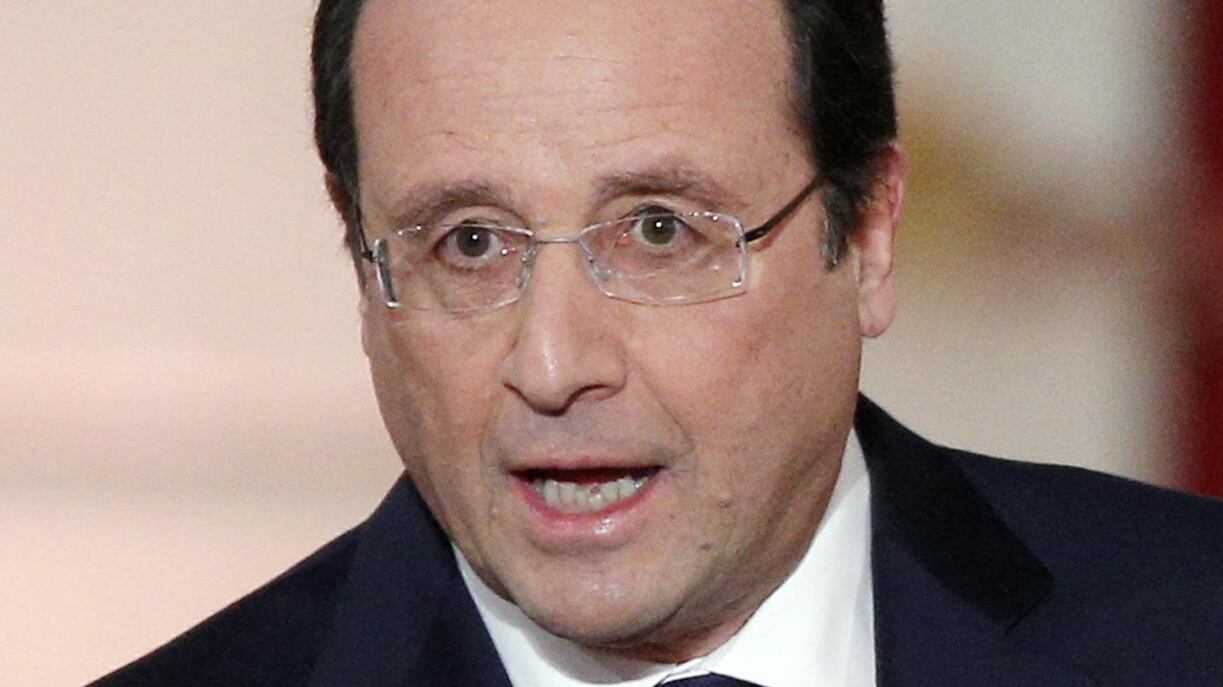 Hollande trema ancora. Esce il libro-vendetta dell'ex braccio destro