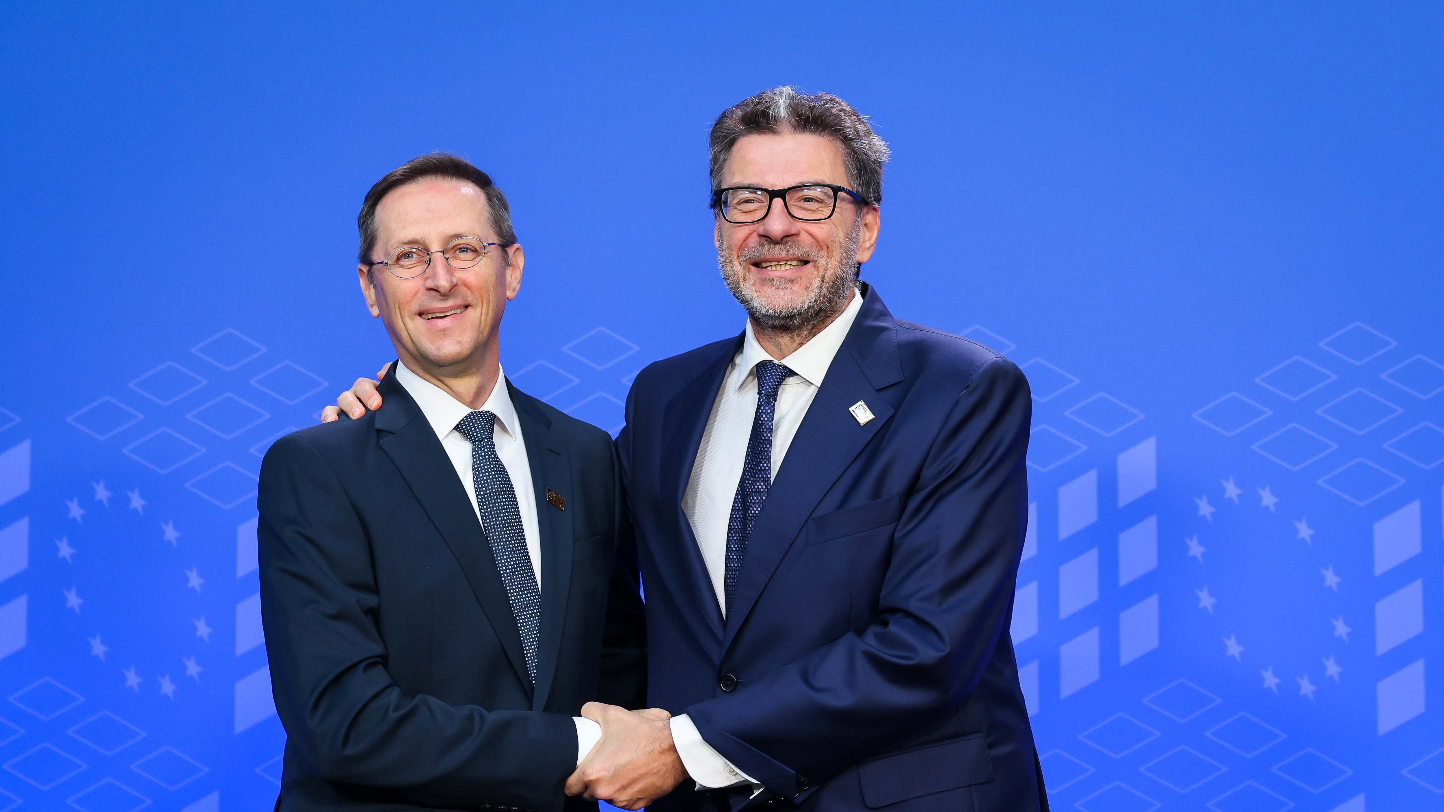 Giorgetti: "soluzione Ue per le nascite"