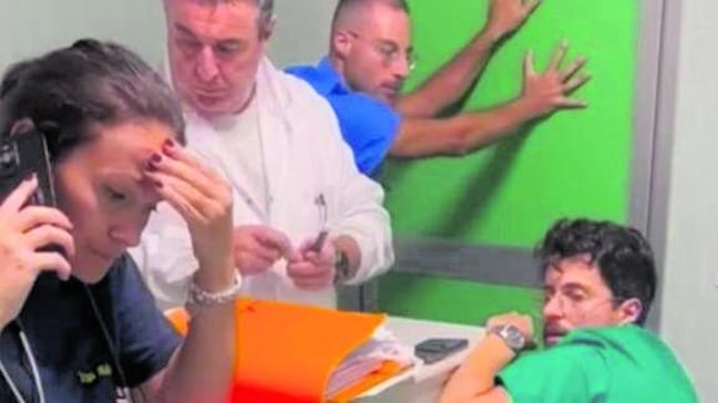 Aggressioni e minacce ai medici. Scatta l'arresto in flagranza (posticipato fino a 48 ore dopo)