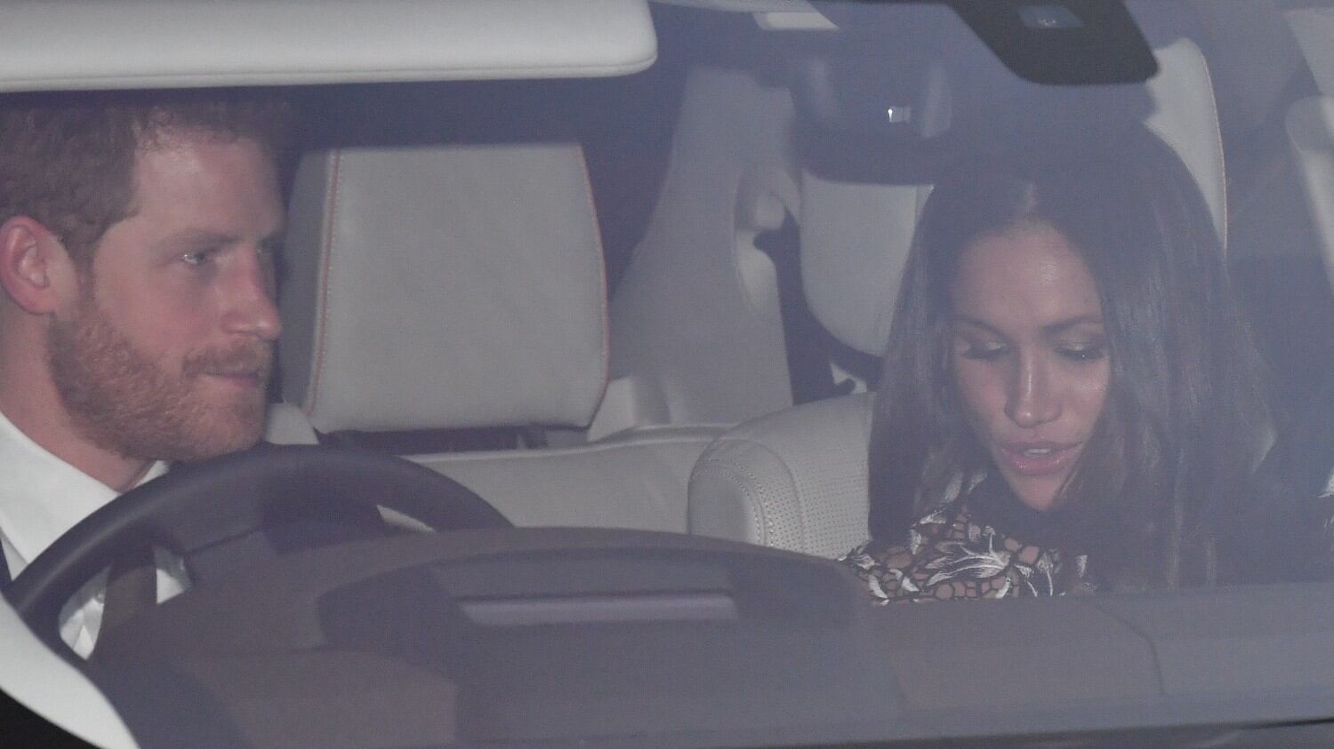 Gb, a pranzo c'è Meghan Markle. Invitata indossa spilla "Blackamoor"