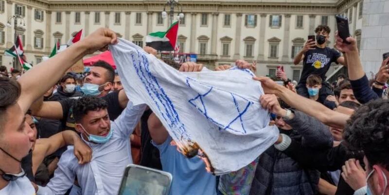 Milano, in piazza per la Palestina 13
