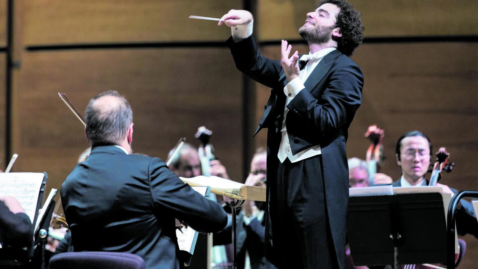 Tjeknavorian conduce la sua Sinfonica tra note di Wagner, Brahms e Bruckner