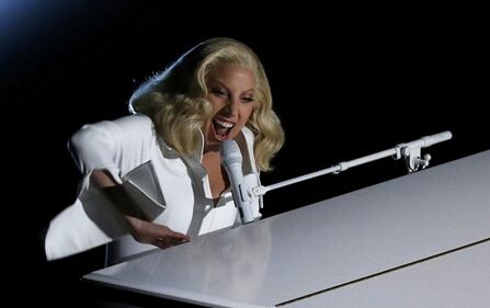 Lady Gaga agli Oscar 2016: foto 15
