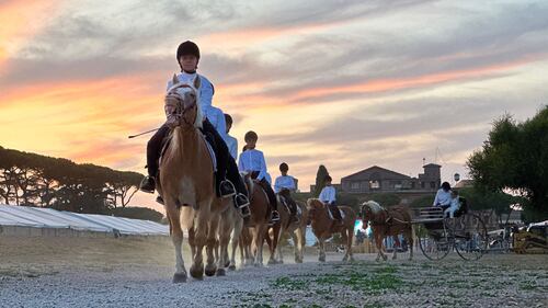 La prima esibizione del Carosello del San Raffaele al Apprezzata e applaudita la perfomance del Carosello del San Raffaele al Longines Global Champions Tour 4