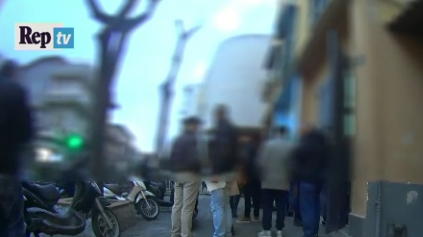 "10 euro per la tessera del Pd". Un nuovo scandalo travolge i dem