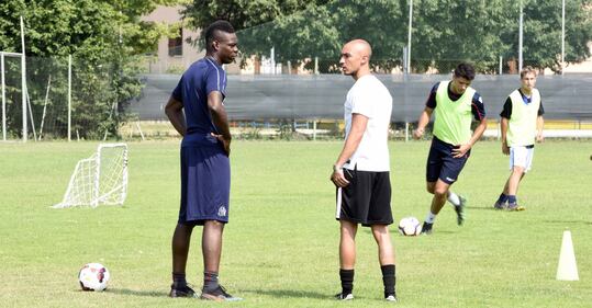 Balotelli e la sua macchina di lusso: gli scatti del nuovo gioiello di Supermario 4