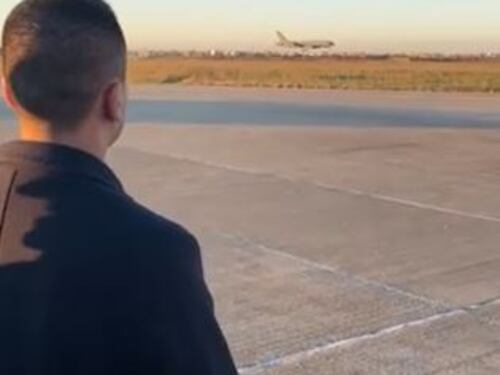 Niccolò è atterrato in Italia a bordo di un aereo militare