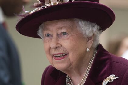 Il Principe Harry e la Regina Elisabetta II in foto 3