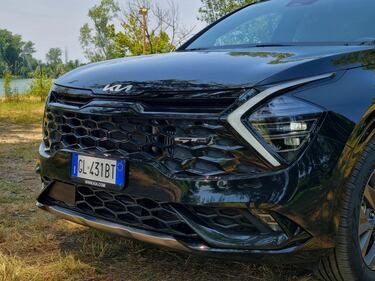 Kia Sportage HEV gallery: guarda le foto della prova su strada 11