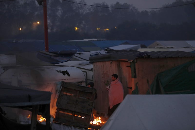 La "Giungla" di Calais va a fuoco nella notte 5