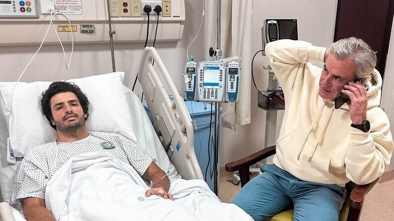 Torna il sereno dopo l'operazione, Carlos ritrova il buonumore: "Sainz 2-appendicite 0"
