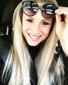 Da Michelle Hunziker a Elisabetta Canalis. Così le star usano i social 1
