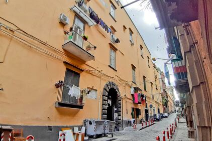 Napoli, occupano la casa di una novantenne abusivamente: ora la ristrutturano 7