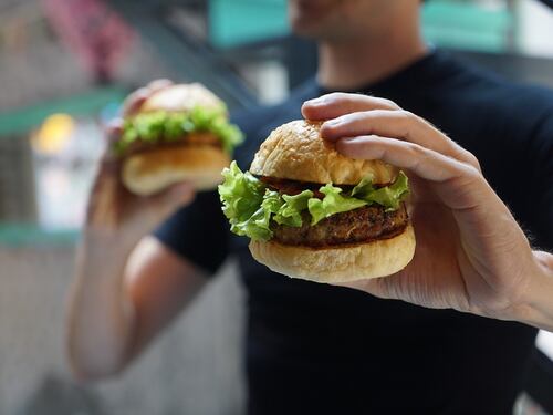 Ecco perché mangiare di notte è una cattiva abitudine