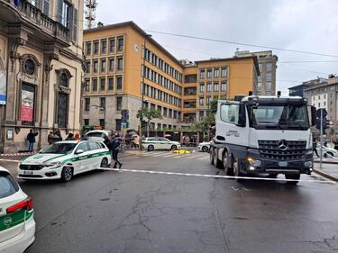 Tragedia a Milano, donna travolta e uccisa da una betoniera: i rilievi 3