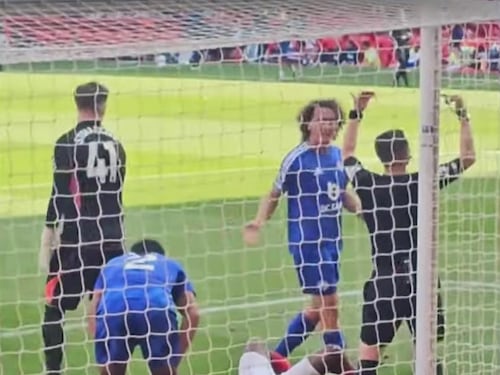 Lo scontro col palo, l'operazione d'urgenza e il coma: paura in campo per il calciatore