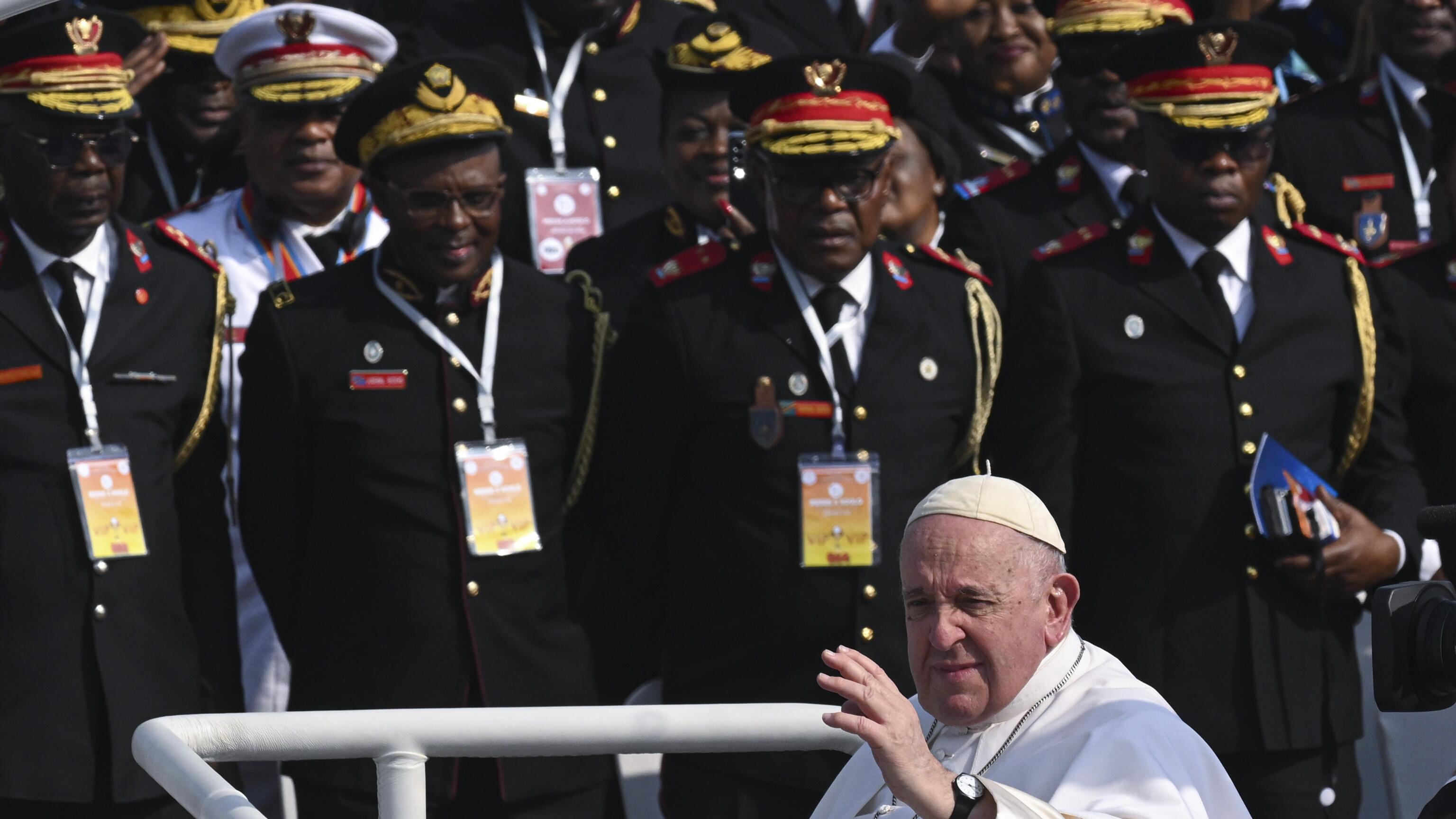 "Violentata e costretta a mangiare carne umana". Il racconto choc che ha commosso il Papa