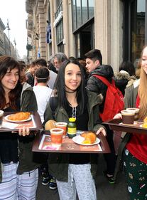 La colazione in pigiama? Da MacDonald's è gratis 4
