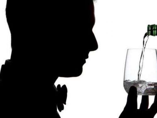 Nasce l'idrosommelier, per abbinare l'acqua giusta ad ogni piatto