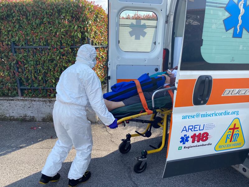 I volontari in prima linea contro il virus 6