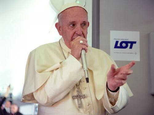Papa Francesco: "Ingiusto identificare l'islam con il terrorismo e la violenza"