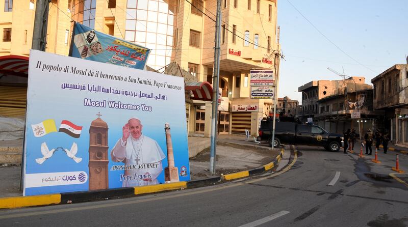 Manifesti per l'arrivo del Papa a Mosul, marzo 2021