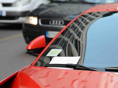 Codice della Strada: come cambiano le multe e i nuovi importi per la guida senza Rca