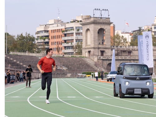 Da 0 a 100 in pista: chi ha vinto la sfida tra Filippo Tortu e Citroen Ami