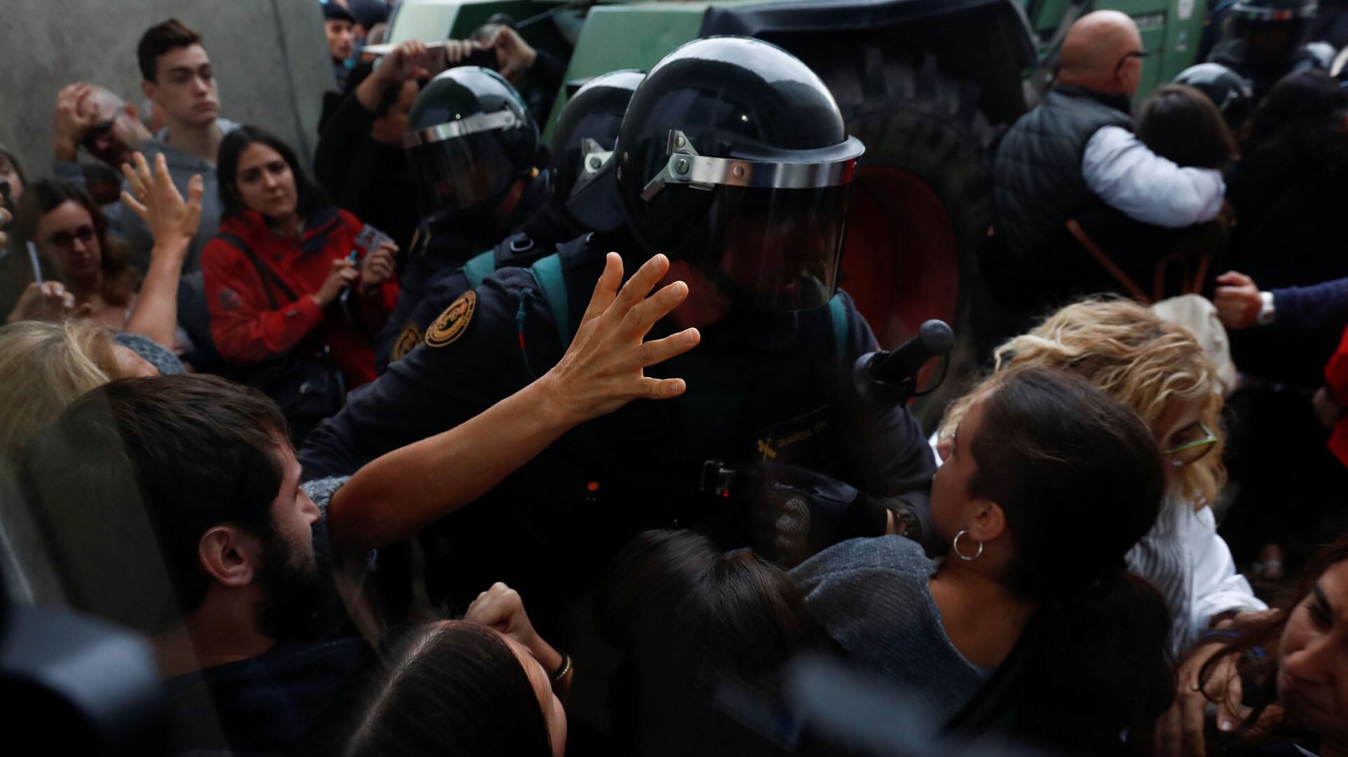 Ancora rabbia e scontri a Barcellona Guardiola bacchetta Madrid: insultato