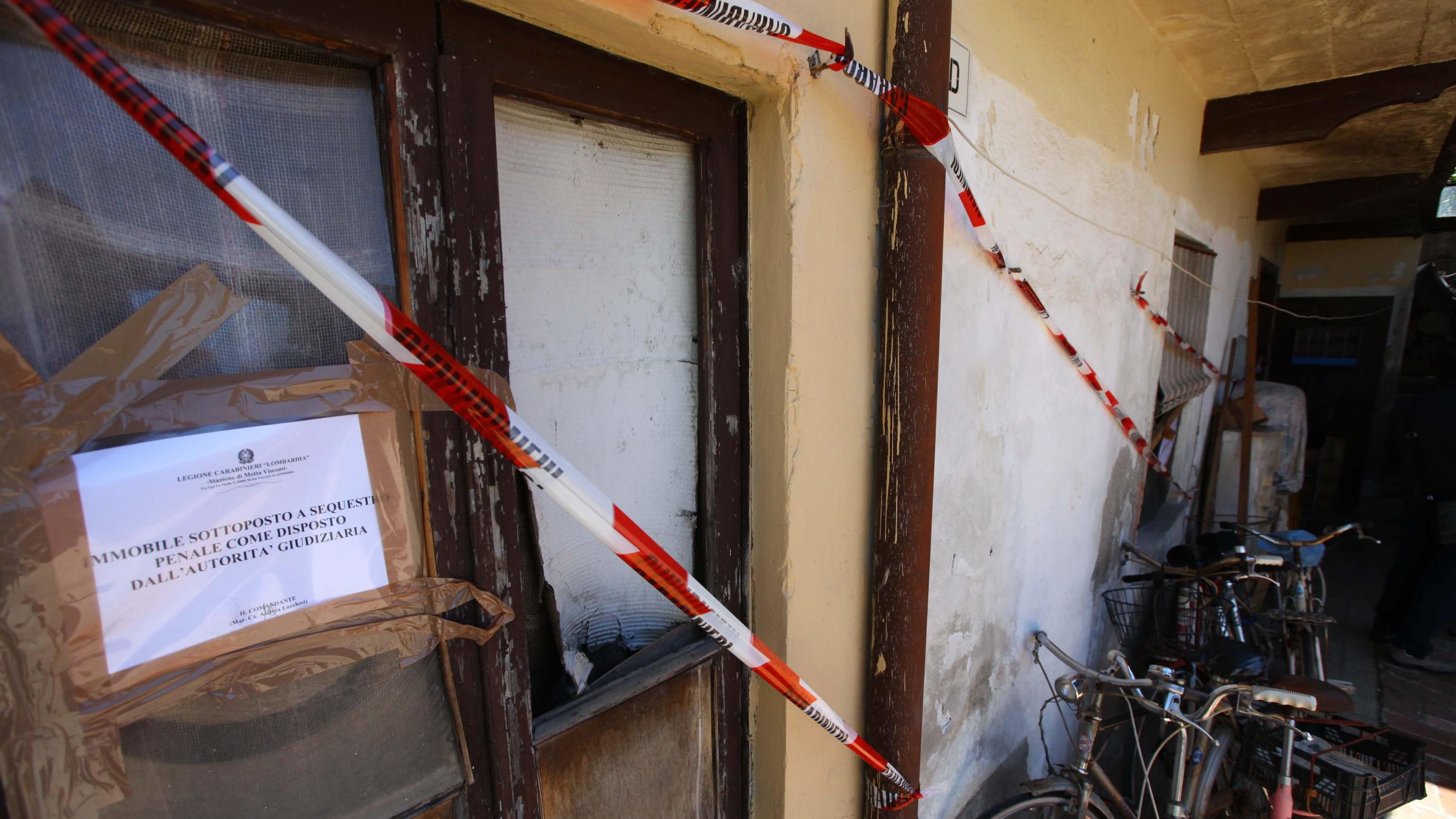Tragedia dopo l'avviso di sfratto: strangola la moglie, poi si uccide