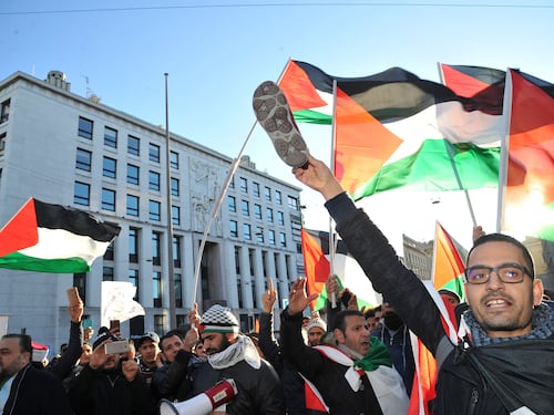Collera islamica anti-Usa: "Corteo fino al consolato americano"