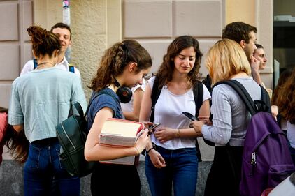 Maturità 2019: gli studenti all'ingresso del Liceo Parini a Milano 4