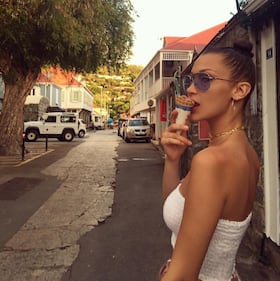 Bella Hadid si mostra in topless 9