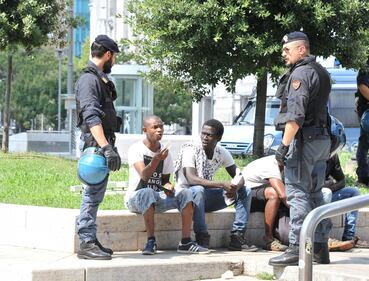 Milano, blitz anti-migranti in stazione Centrale 14