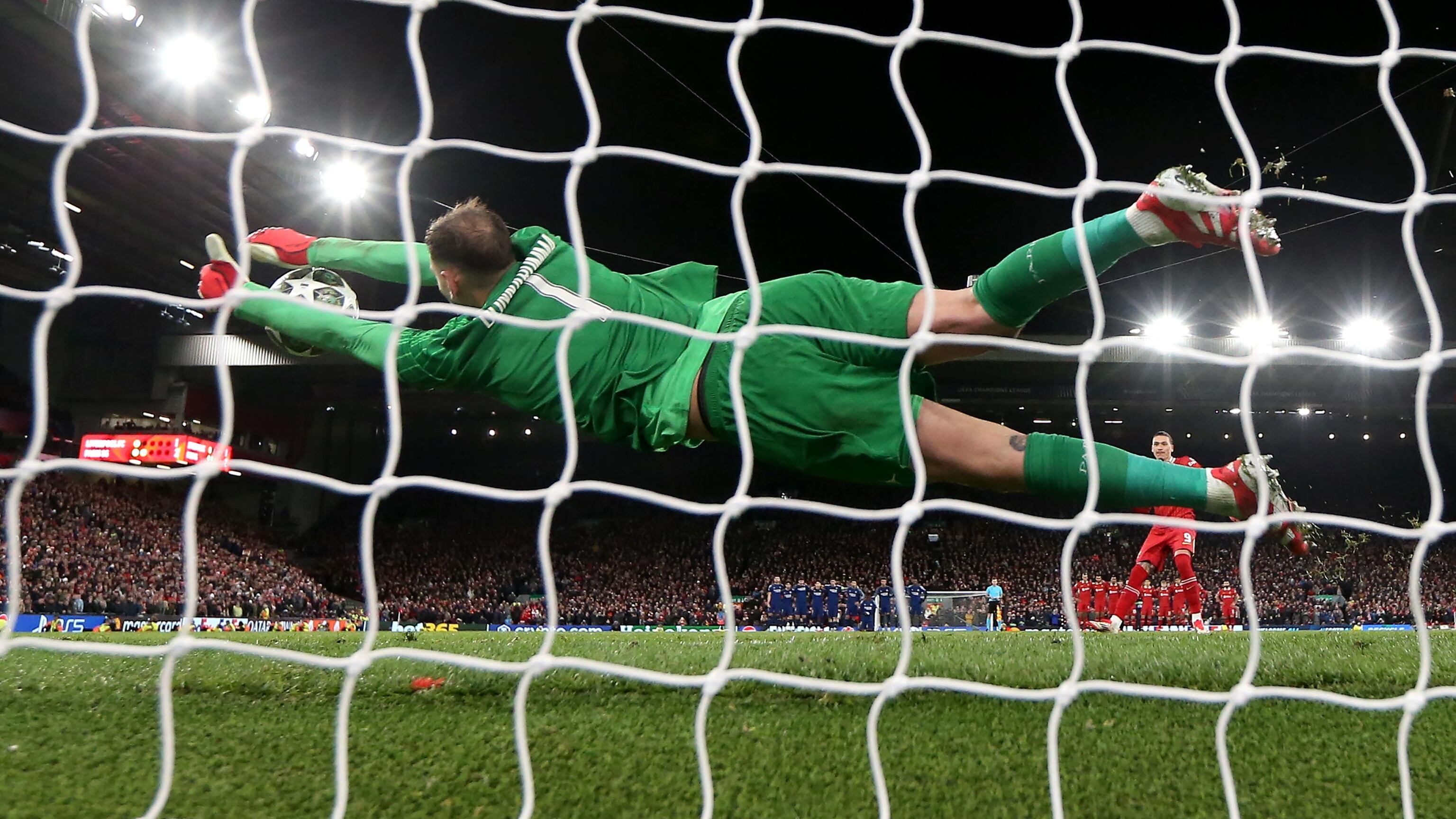 Super Donnarumma ai rigori: il Psg elimina il Liverpool
