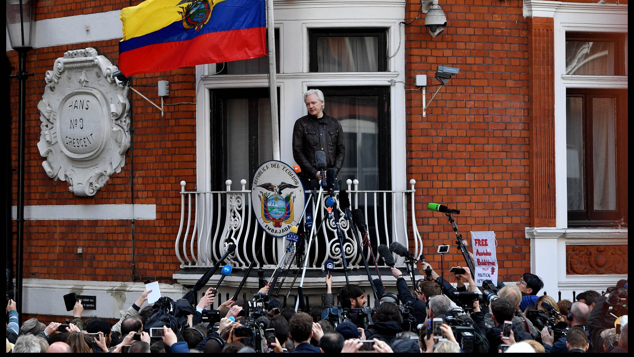 Assange potrà essere estradato negli Usa: Londra rovescia la sentenza
