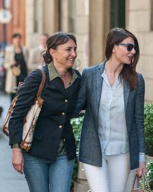 Ilaria D'Amico fa shopping ​con un'amica 1