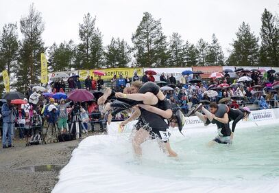 Finlandia, il campionato del mondo di "trasporto della moglie" 5