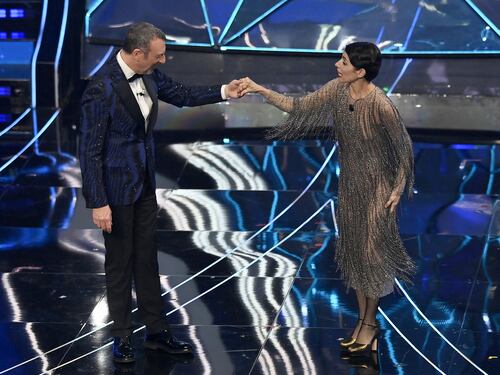 "Ho stappato una bottiglia...". Quello scambio tra Amadeus e Giorgia che insospettisce il pubblico