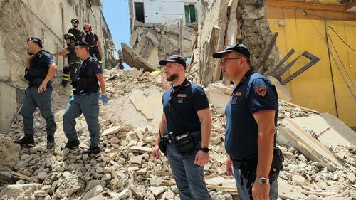Crolla palazzina a Torre del Greco: le immagini dei soccorsi 5